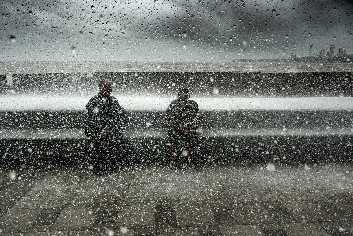dhekhandelwal's tweet image. Photos I took of Mumbai rains.