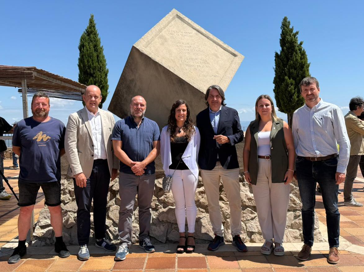 francescd's tweet image. 87è aniversari de l’inici de la @BATALLAEBRE, més de les 30.000 víctimes, i el record d’aquella desunió que va acabar per facilitar l’avenç dels franquistes. Tantíssims adolescents de la Lleva del Biberó hi van perdre la vida i, els que no, hi van perdre la joventut. I va, també,…