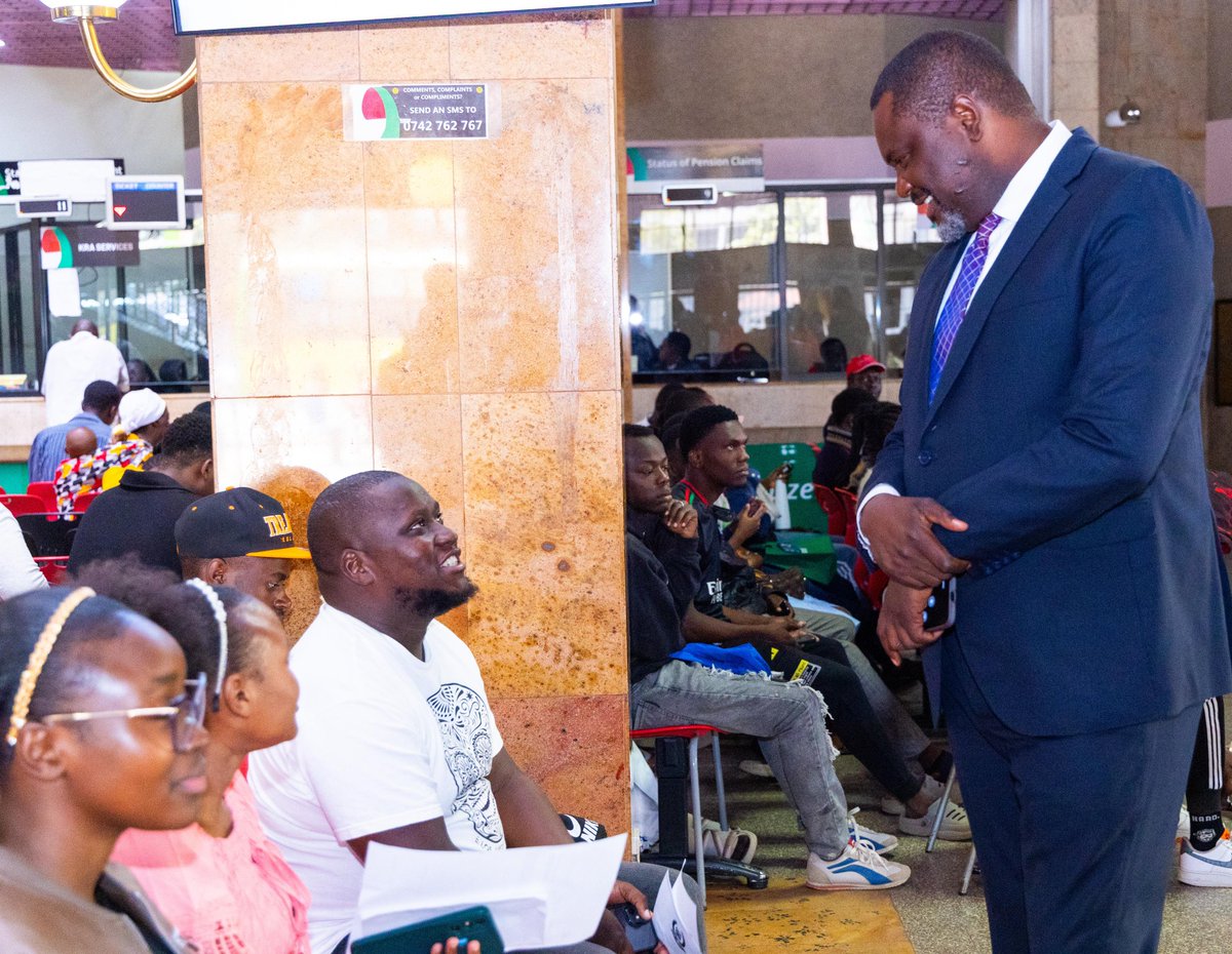DELIVERY SPOT CHECKS AT NAIROBI GPO AND EASTLEIGH HUDUMA CENTRES 

This afternoon, I carried out impromptu spotchecks on Nairobi GPO and Eastleigh Huduma Centres to determine the quality customer service provided to Kenyans visiting the service points to access government