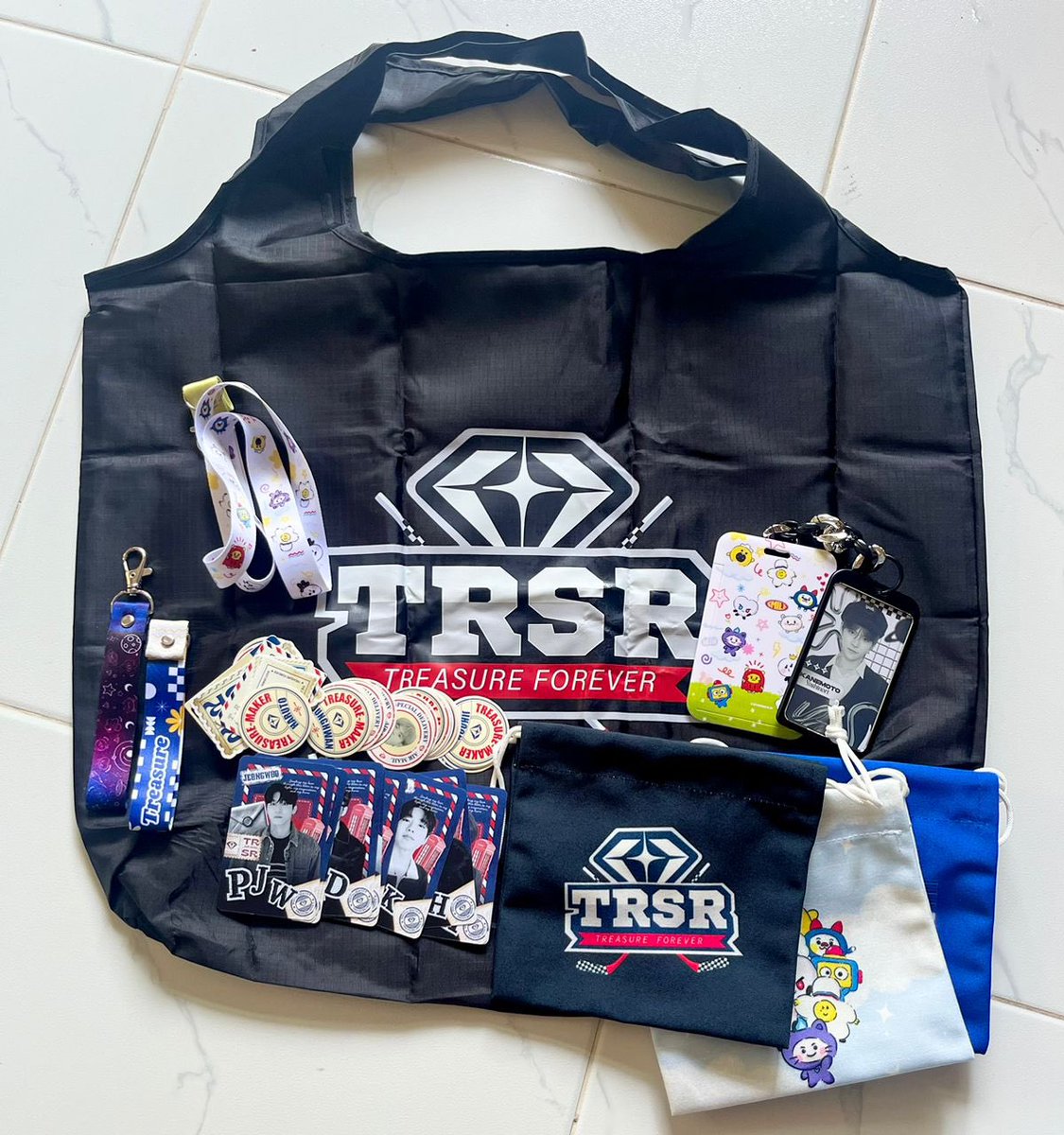 [GIVEAWAY]

Hello, i got all of the items here from its seller. So, i would like to choose few lucky winners to get this 🥰

How to join:
1) RT &amp; ♥️ this tweet
2) Click >> forms.gle/GdmwT4fvPo6T8d…

Until: TBA

Good luck! 😉