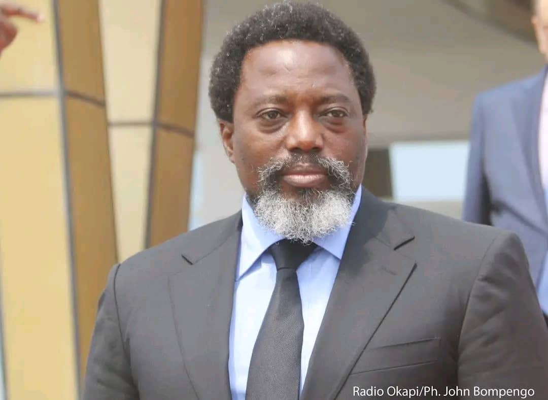 ERIC_WEMBA1's tweet image. Il faudra rappeler que sous kabila , nous avons assisté à un procès contre katumbi sur l’affaire des mercennaires alors que l’ex gouverneur de l’ancienne province katanga se trouvait en exil .
Le karma existe , kabila sera également jugé par défaut le 31 juillet à la Haute…
