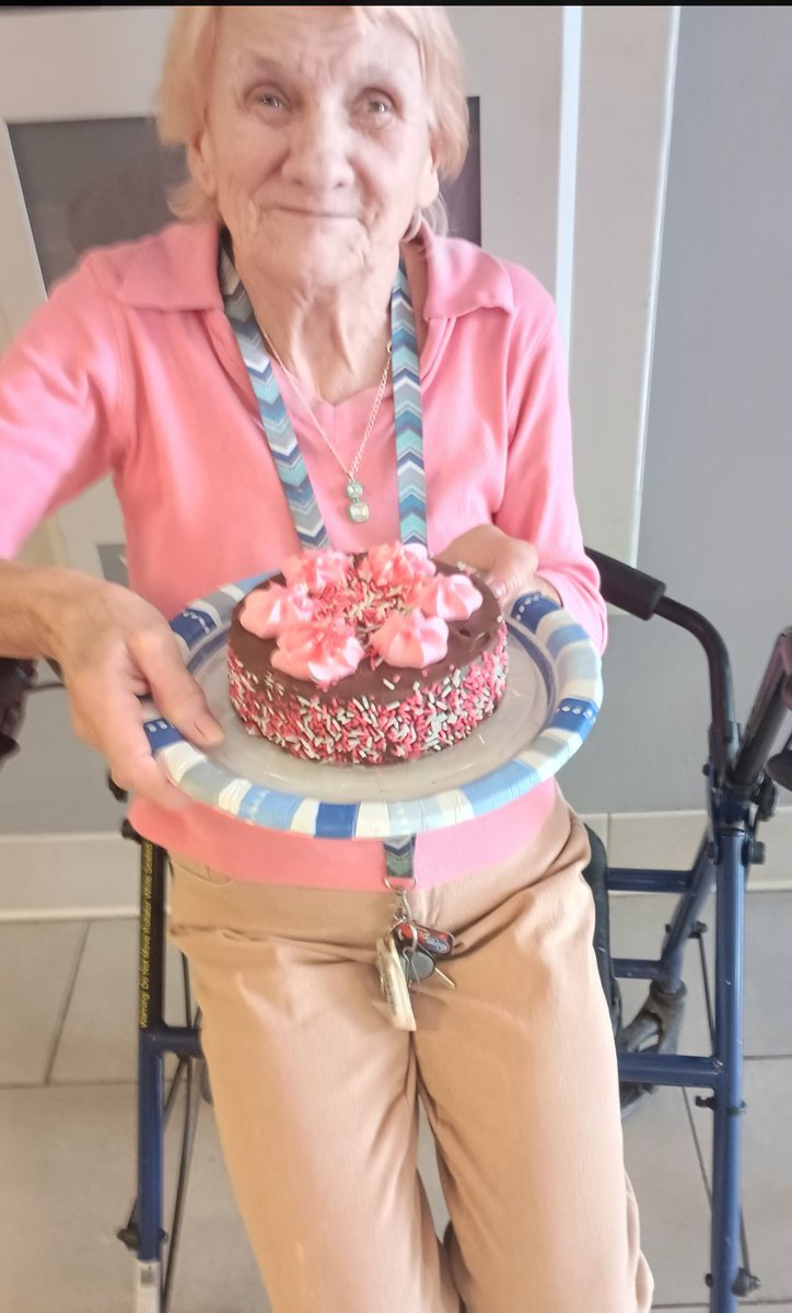 rhughesphd's tweet image. OMG HOW MUCH CAN ONE PERSON TAK?? 😂 I am overjoyed and need a tissue again. This is Glenda in the picture. Some of you may remember that I posted about her last February on Valentine's day. You know I do a lot of cooking for events in our building and I had cooked a large…