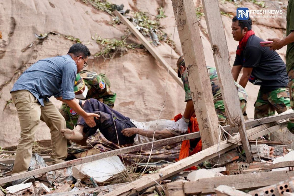 Alisha927966819's tweet photo. On July 24, 2025, Thai soldiers shelled Taman Senchey Pagoda in Oddar Meanchey, killing a 70-year-old monk and many innocent civilians. Despite being a Buddhist country, Thailand’s military showed no respect for life or faith. 
#ThailandStartedTheWar 
#thailandattackfirst https://t.co/O9S6lNrwX0