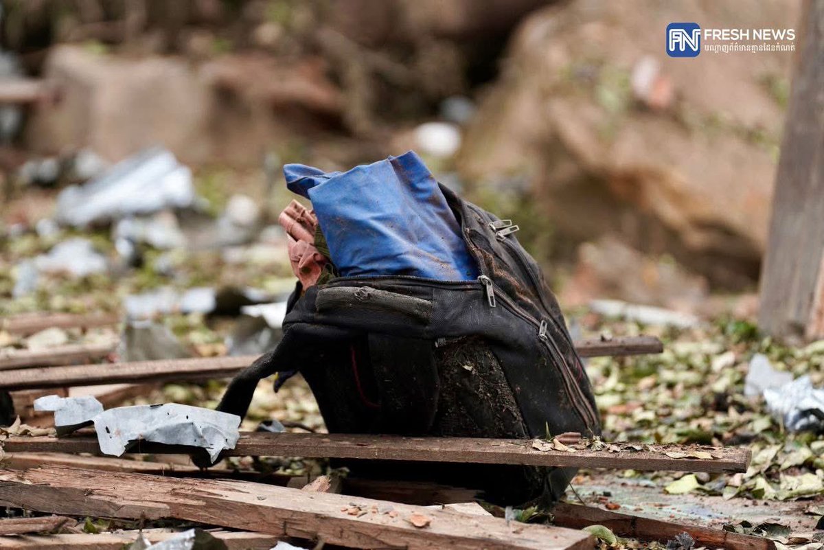 Alisha927966819's tweet photo. On July 24, 2025, Thai soldiers shelled Taman Senchey Pagoda in Oddar Meanchey, killing a 70-year-old monk and many innocent civilians. Despite being a Buddhist country, Thailand’s military showed no respect for life or faith. 
#ThailandStartedTheWar 
#thailandattackfirst https://t.co/O9S6lNrwX0