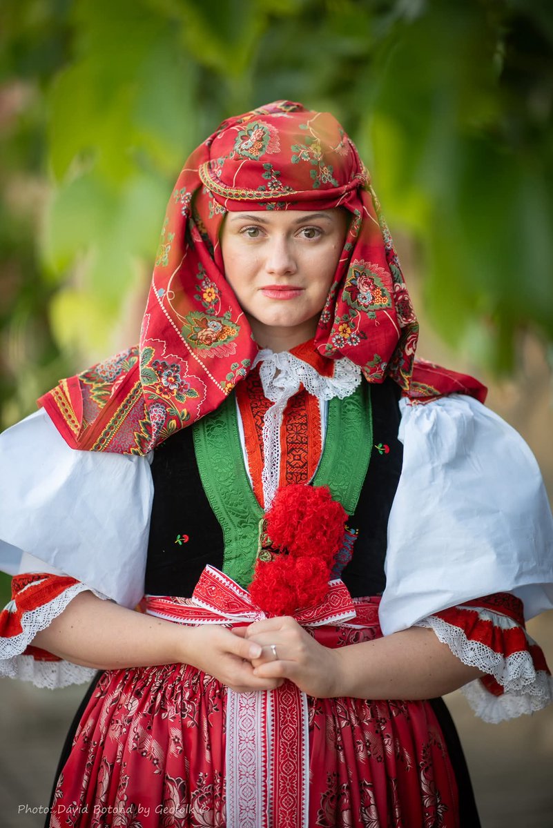 RootsReturn's tweet image. Folk clothing from Moravian Slovakia. As in many European cultures, married women traditionally covered their hair, a sign of their marital status.
Many of these garments are family heirlooms, passed down through generations. The detail shows the year the attire was made.