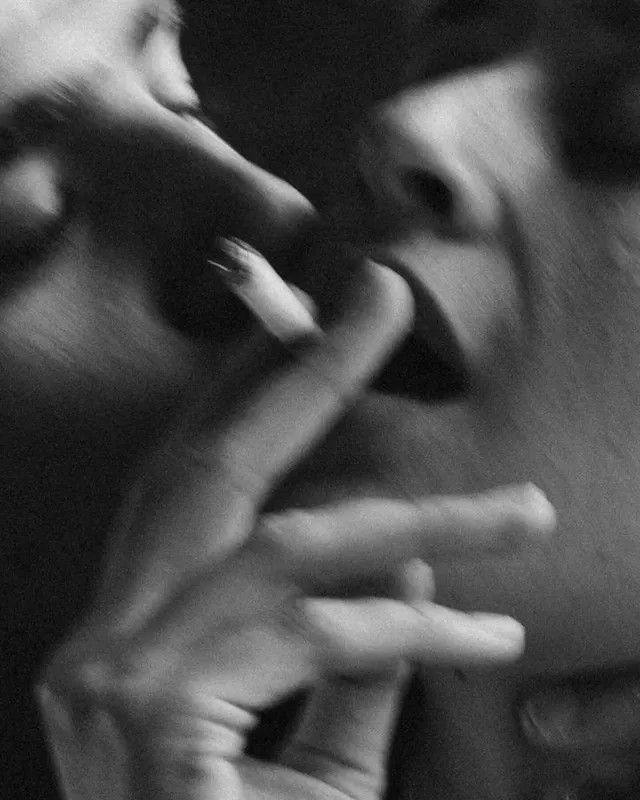 mindpeanuts's tweet image. o!
our coughing breaths
the luscious
race of them
taken together
tasting nicotine
between
two hungry
poison tongues
like kisses from
an unhinged jaw
of shaking rattlesnakes
#vss365