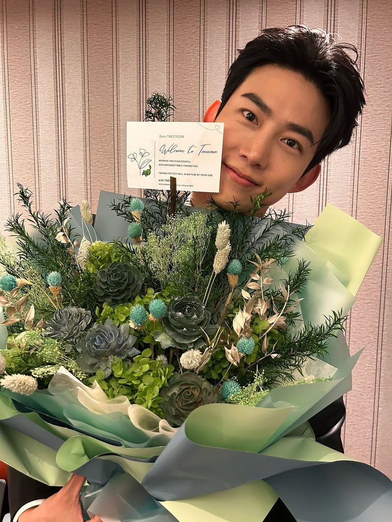 only_oktaec's tweet image. sir is so cute😩😩😩 like which one is the flower fr
#2PM #TAECYEON