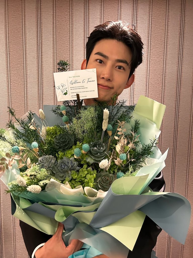 only_oktaec's tweet image. sir is so cute😩😩😩 like which one is the flower fr
#2PM #TAECYEON