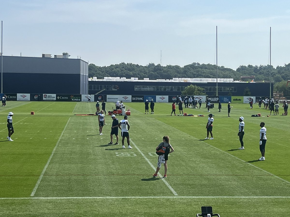 SachdevaDivij's tweet image. The 6 WR’s starting position drills -
Stefon Diggs
Kendrick Bourne
Kayshon Boutte
Kyle Williams
Pop Douglas
Efton Chism