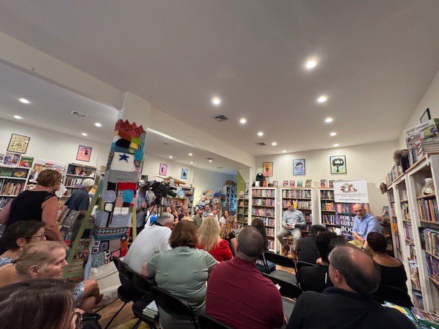 paulvigna's tweet image. Great night in Montclair talking about The Almightier with a bunch of family and friends and book lovers.
The Almightier is the story of money you’ve never heard. Order it online now.
amazon.com/Almightier-Mon…