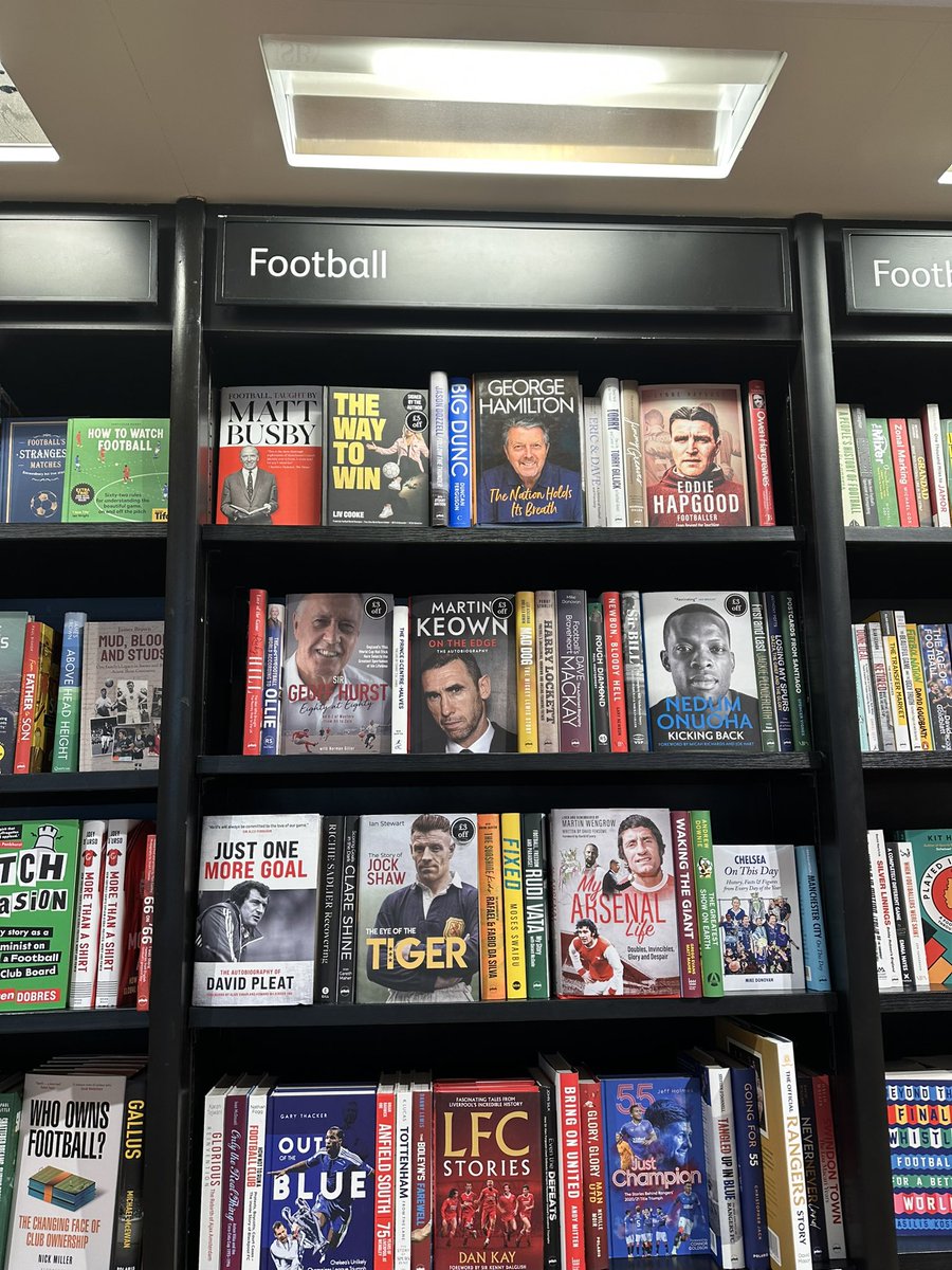 WayneSBarton's tweet image. Nice placement for Football, Taught By Matt Busby at the flagship @WaterstonesPicc