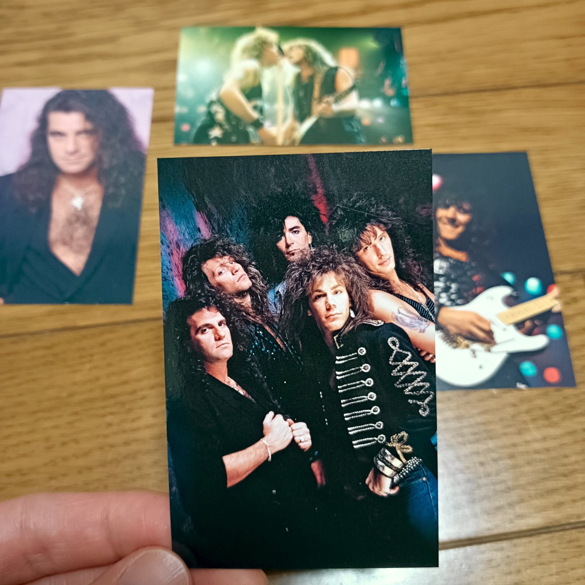 enhm_rs's tweet photo. Bon Joviのめっちゃカッコいいカード。 https://t.co/rHZCfgBfua