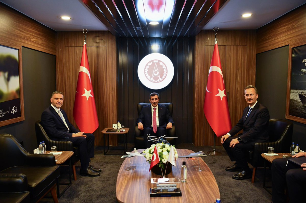 Prof. Dr. Haluk Görgün (@halukgorgun) on Twitter photo 📍İstanbul | IDEF 2025
Cumhurbaşkanı Yardımcımız Sayın <a href="/_cevdetyilmaz/">Cevdet Yılmaz</a>’ın fuar alanını ziyaretiyle, savunma sanayiimizin stratejik vizyonu ve milli üretim gücü bir kez daha sahada yankı buldu.
Stant ziyaretlerimizde; teknolojik kabiliyet, ileri mühendislik, entegrasyon ve 📍İstanbul | IDEF 2025
Cumhurbaşkanı Yardımcımız Sayın <a href="/_cevdetyilmaz/">Cevdet Yılmaz</a>’ın fuar alanını ziyaretiyle, savunma sanayiimizin stratejik vizyonu ve milli üretim gücü bir kez daha sahada yankı buldu.
Stant ziyaretlerimizde; teknolojik kabiliyet, ileri mühendislik, entegrasyon ve