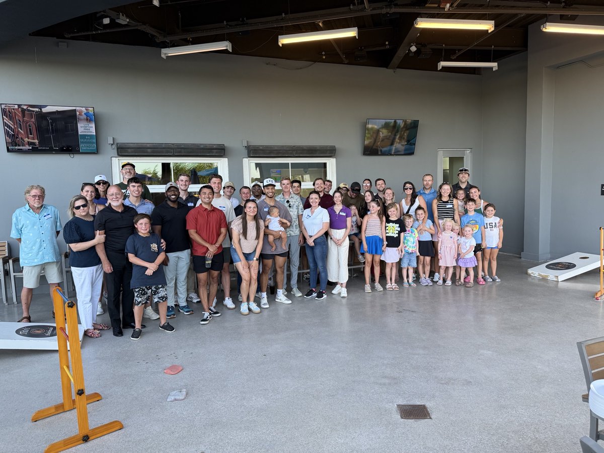 OklahomaAFP's tweet image. Last night was the first of many events centered around youth engagement that @AFPhq in Oklahoma will be hosting in order to bring engaged, like-minded individuals together for networking and good ol' fashioned fun! Shout out to @SuiteShots in Jenks for being incredible hosts!…