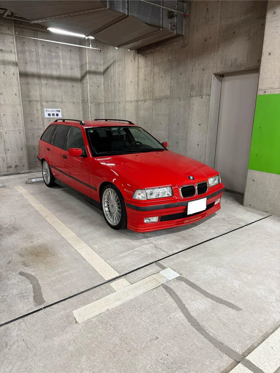 Absolut_Sabs's tweet image. It's the mid-90s and you're well-off; would you consider this E36?