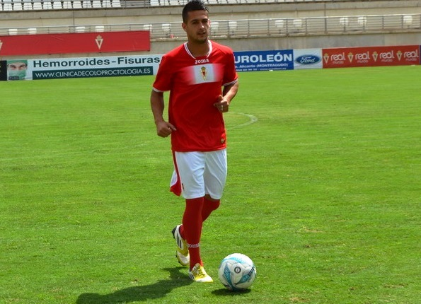 RMUJournal's tweet photo. ⚖️ LA LEY DEL EX – Día 31
👤 Sergio León Limones
📆 Real Murcia (2013)
🔄 Luego en Elche, Osasuna, Betis, Levante, Valladolid, Eibar y Atco Palma del Río
🧠 Delantero con olfato goleador, pasó por equipos de Primera y Segunda, dejando huella en cada club
#LaLeyDelEx #RealMurcia https://t.co/HQRjY57uJA