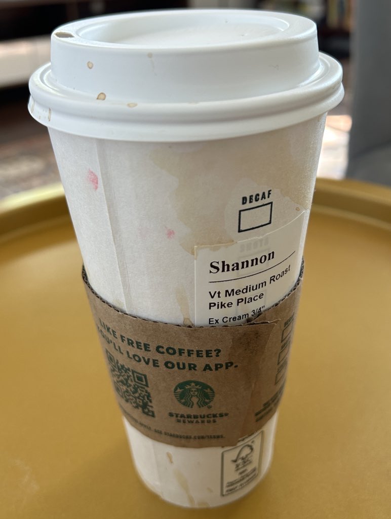 IAmMrsBeat's tweet image. Please tell me why I keep getting cups that fall in on itself or lids that leak. I burned both of my hands this morning. I’m not holding by the lid and this isn’t the first time. What’s going on with the cups? @Starbucks