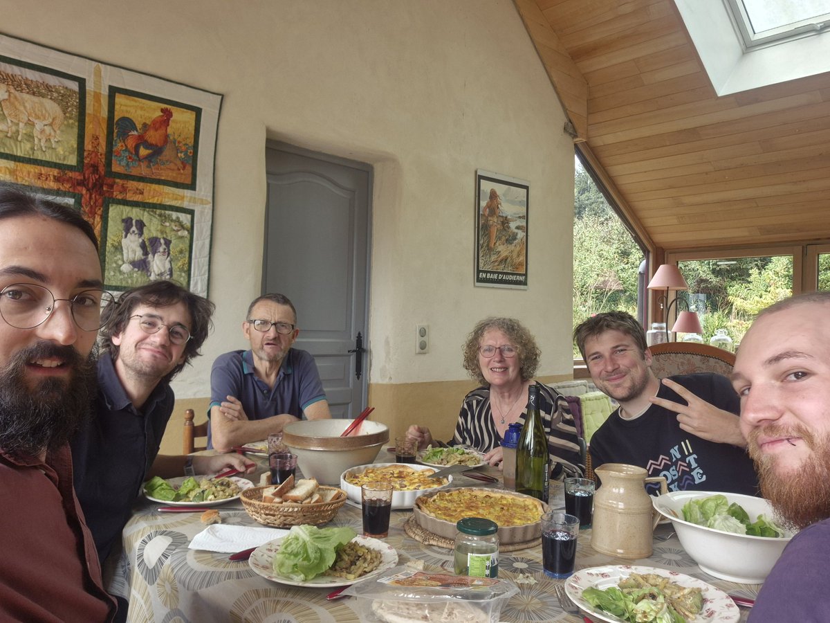 UDB Yaouank (@udbjeunes) on Twitter photo On est toujours super bien accueilli chez les militant.e.s de l'<a href="/UDB__/">Union Dém. Bretonne</a> pour un bon repas bien mérité lors de notre périple ! On est toujours super bien accueilli chez les militant.e.s de l'<a href="/UDB__/">Union Dém. Bretonne</a> pour un bon repas bien mérité lors de notre périple !