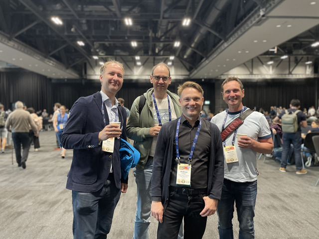 Einige Eindrücke von der #ISMBECCB2025 in Liverpool, zu der über 2½-tausend Teilnehmer angereist waren – darunter auch ehemalige Gruppenmitglieder &amp; namhafte Forscher wie der Nobelpreisträger John Jumper. Unsere Arbeitsgruppe war an der Organisation der SysMod-Sektion beteiligt.