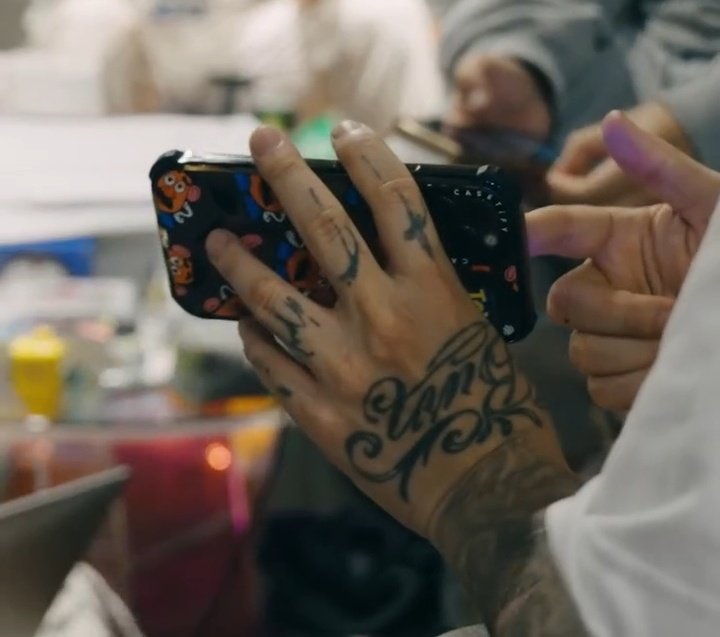 DPRIANarchive's tweet image. Did anyone else notice the Mr. Potato Head case on the phone he was holding 😭