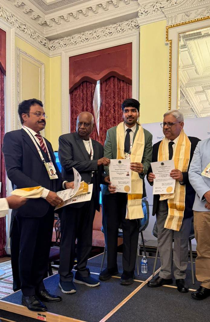 Honoured to receive "Distinguished Faculty Award" from Commonwealth Medical Association at Commonwealth Secretariat, London, United Kingdom. Thanks to CMA President Prof (Dr) Jayalal sir for the valuable guidance 🙏

#london #cma #commonwealth #uk