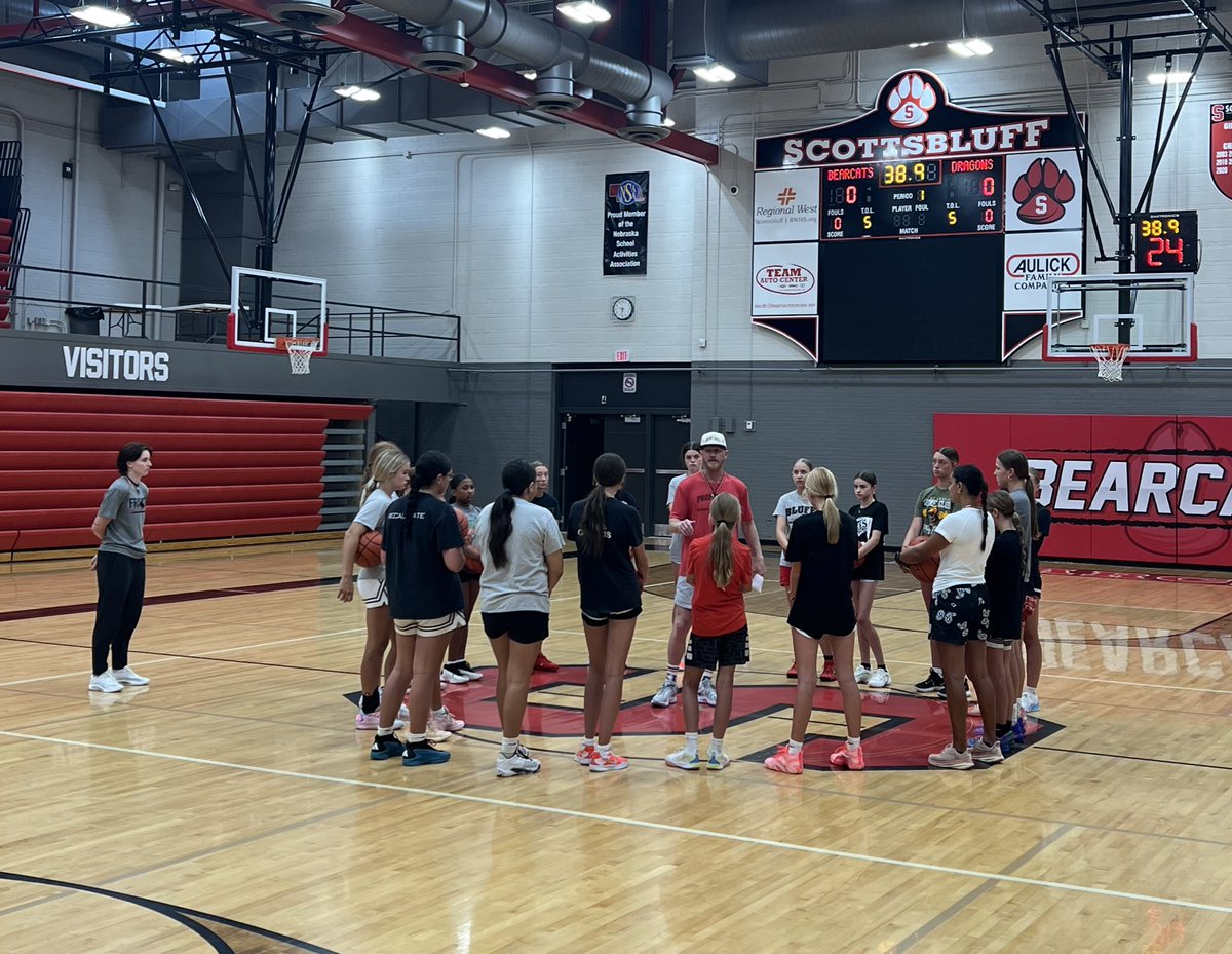 CoryFehringer's tweet image. 🏧 The Mentality: Thank You 🙏
🔊 Scottsbluff GBB 🏀
Very proud to work with the Young Lady Hoopers at SHS.
✔️ 2 Days
✔️ 4 Practices
✔️ 10 Hours
Greatest Strengths:
✅ Tough
✅ Smart
WE APPRECIATE THE COACH 🫡
Leading by example.
Asking for help.
Allowing US to Work HARD.