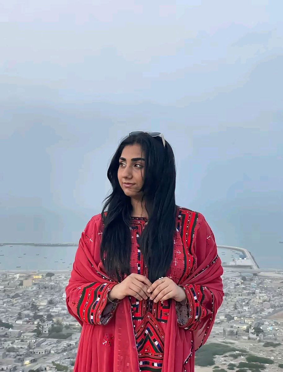 Dukhtar_B's tweet image. دہشتگرد تنظیم بی ایل اے کی اہم سہولت کار اور ملک سے باہر پاکستان کو بدنام کرنے پر لاکھوں ڈالر وصول کرنے والی درین بلوچ عرف سمل بلوچ اس وقت گوادر میں موجود ہے!!

◼️یہ وہ خاتون ہے جو ایک عرصے سے ملک سے باہر دہشتگرد تنظیم بی ایل اے کو سپورٹ کرنے میں,  سوشل میڈیا پر پاکستان کے خلاف…