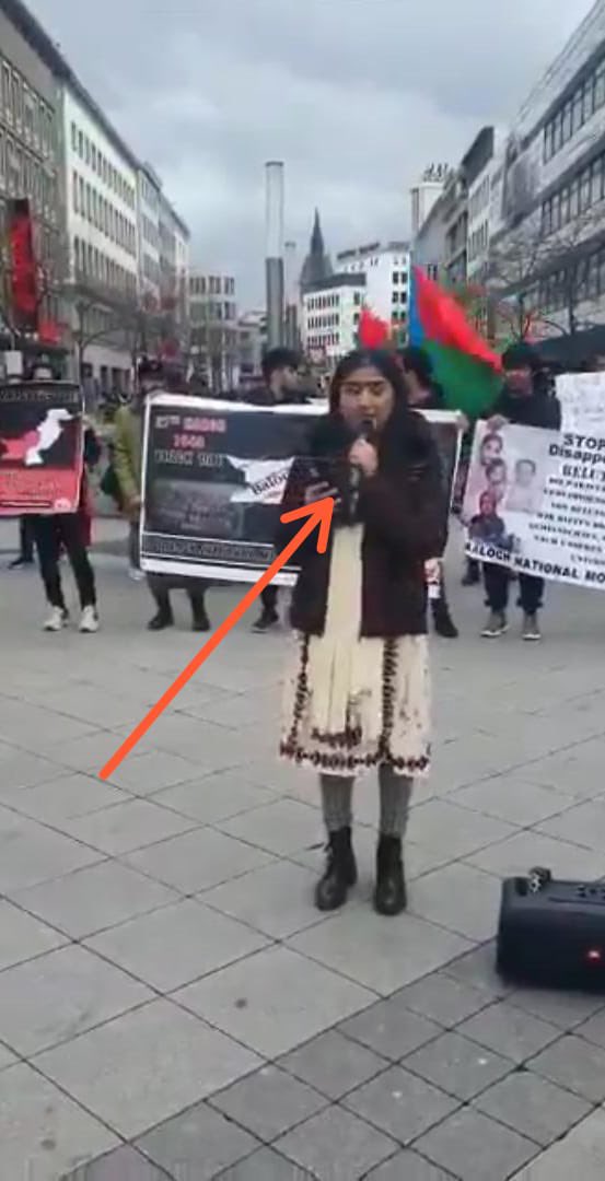Dukhtar_B's tweet image. دہشتگرد تنظیم بی ایل اے کی اہم سہولت کار اور ملک سے باہر پاکستان کو بدنام کرنے پر لاکھوں ڈالر وصول کرنے والی درین بلوچ عرف سمل بلوچ اس وقت گوادر میں موجود ہے!!

◼️یہ وہ خاتون ہے جو ایک عرصے سے ملک سے باہر دہشتگرد تنظیم بی ایل اے کو سپورٹ کرنے میں,  سوشل میڈیا پر پاکستان کے خلاف…