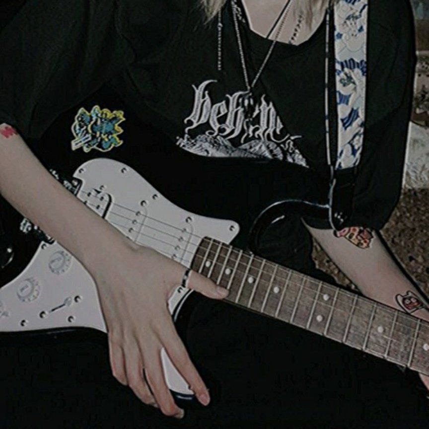 elianskmj's tweet photo. “Deal”
— a filo #winrina au

wherein Elora (w) inadvertently makes a deal with someone while under the influence of alcohol, not realizing it was Elijah (k), Reveries’ lead guitarist and the person she loathes the most.

“So, what’s your point?”

“Tayo na lang din kaya?” https://t.co/THunUGqXsc