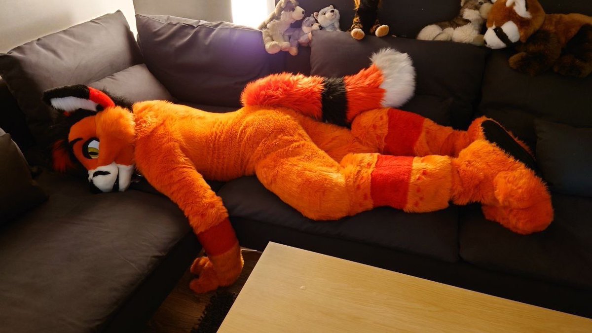 I need to take more #fursuitfriday pictures but I’m just too darn tired too right now