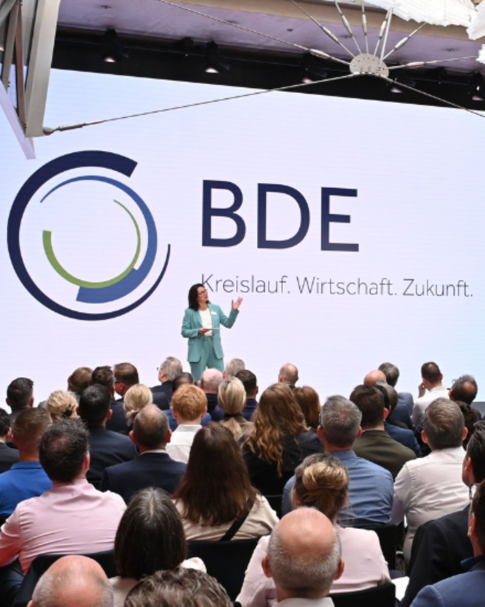 EmpoweringPumps's tweet image. Germany just celebrated its first Circular Economy Day, and the message is clear: circularity is not just an environmental strategy, it’s an economic driver.
The industry generates €105 billion annually, supports over 300,000 jobs, and has reduced emissions in the waste sector…