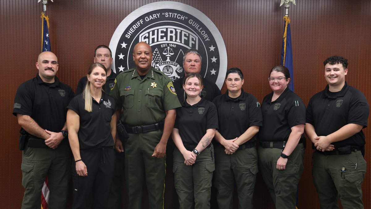 Sheriff Guillory awarded CPSO Challenge Coins to deputies and a nurse whose quick, relentless teamwork saved a life during a medical emergency at CCC. 👏

Follow the link to read more: bit.ly/4f9wT8E