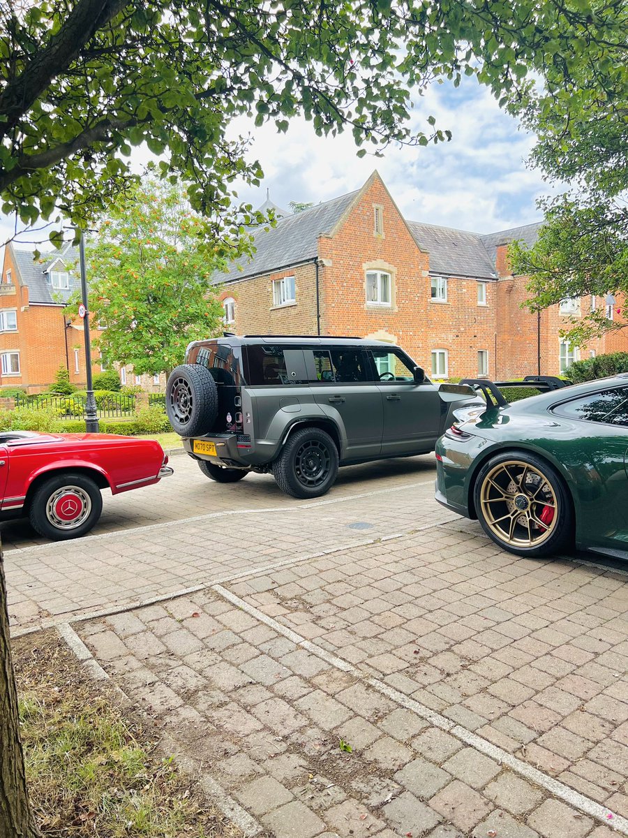 AutoPap's tweet image. Snap, Crackle and Pop. 

The Pop Tart is having its tyres changed.