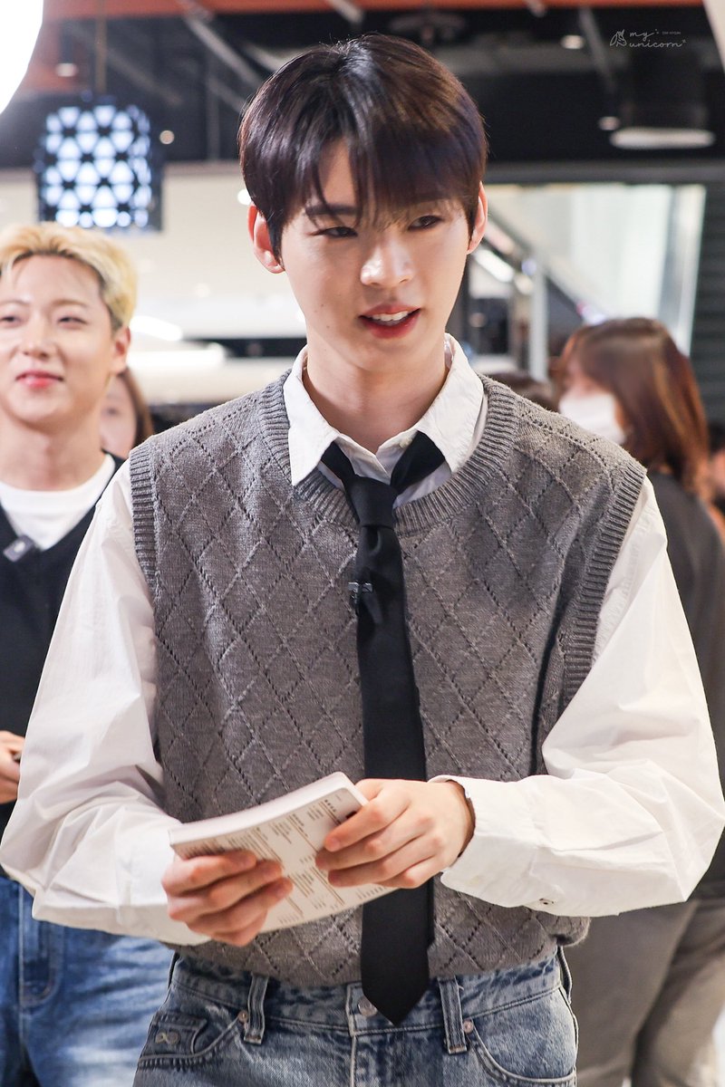 250623 대만 일일점장 대결

디너쇼 약속 잊으면 안돼🤙🏻
흰머리 휘날리는 사될 보고 죽는다 나는
#온앤오프 #ONF #효진 #HYOJIN #강심장_김효진 #달콤효진 #내유니콘
<a href="/WM_ONOFF/">온앤오프 (ONF)</a>