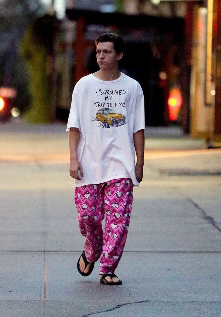 zendayathena's tweet image. Tom Holland spotted filming scenes for ‘The Devil wears Prada 2’ in New York City today.