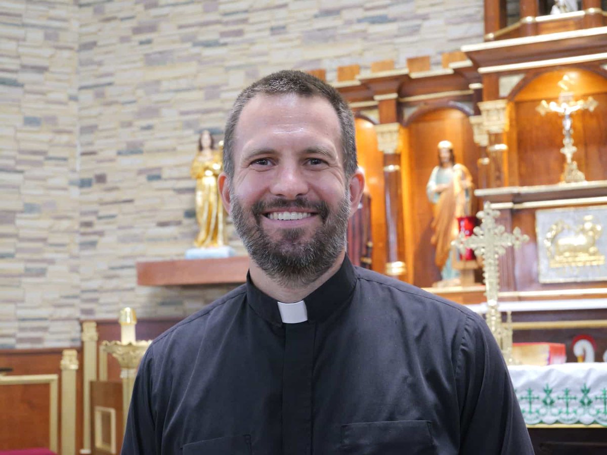RioGGuardian's tweet image. Jesuit priest @StrassburgerSJ works for Del Camino Jesuit Border Ministries, a project that visits camps and shelters in northern #Tamaulipas and #southtexas to celebrate mass. #BorderCrisis #iceraids
riograndeguardian.com/an-interview-w…