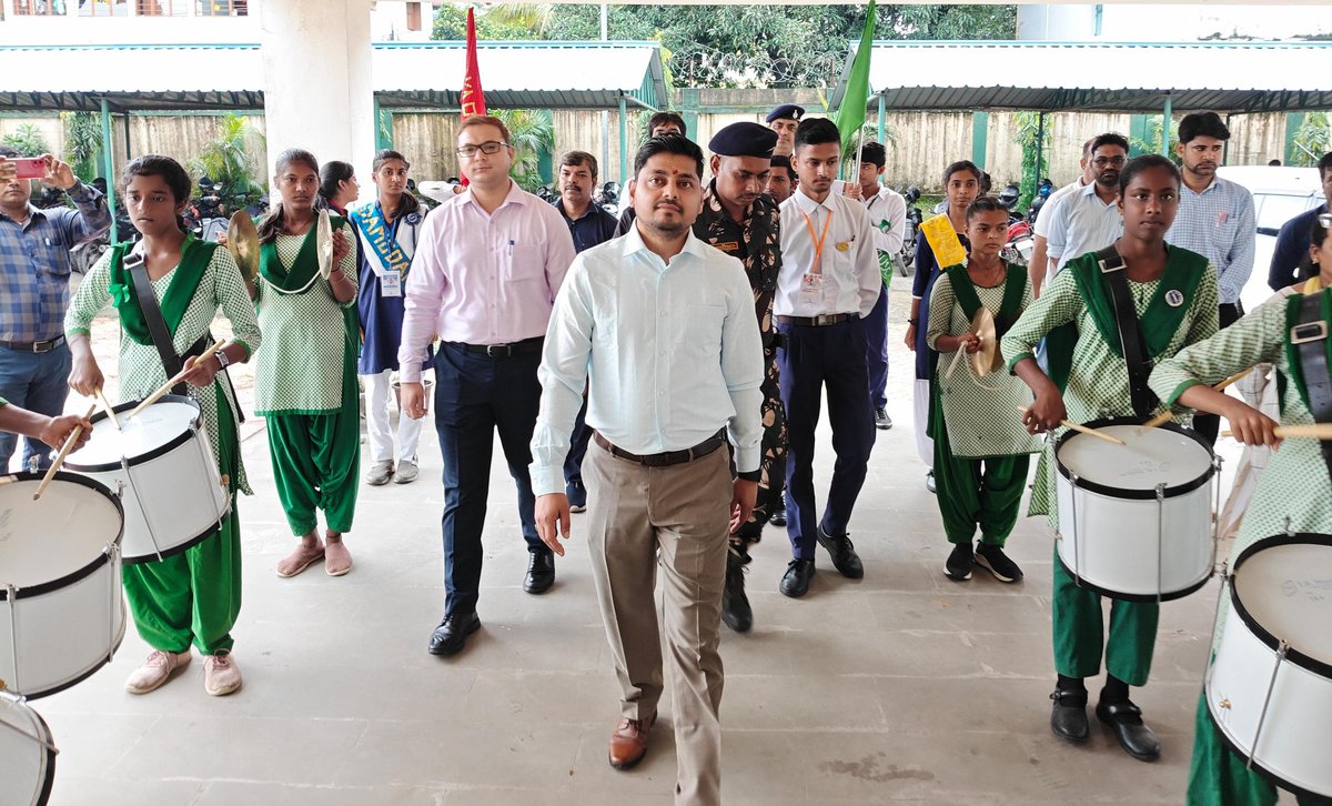 dc_dhanbad's tweet image. प्रोजेक्ट इंपैक्ट के तहत कार्यशाला का आयोजन कर बीआरपी एवं सीआरपी को प्रशिक्षण दिया गया। विद्यालयों में संस्थागत तरीके से हीं बदलाव करने, प्रति दिन विद्यालयों में चेतना सत्र कराने, विद्यालयों में हफ्ते में एक
#ProjectImpact #cmschoolofexcellence 
@JharkhandCMO 
@HemantSorenJMM