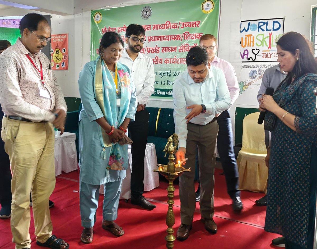 dc_dhanbad's tweet image. प्रोजेक्ट इंपैक्ट के तहत कार्यशाला का आयोजन कर बीआरपी एवं सीआरपी को प्रशिक्षण दिया गया। विद्यालयों में संस्थागत तरीके से हीं बदलाव करने, प्रति दिन विद्यालयों में चेतना सत्र कराने, विद्यालयों में हफ्ते में एक
#ProjectImpact #cmschoolofexcellence 
@JharkhandCMO 
@HemantSorenJMM