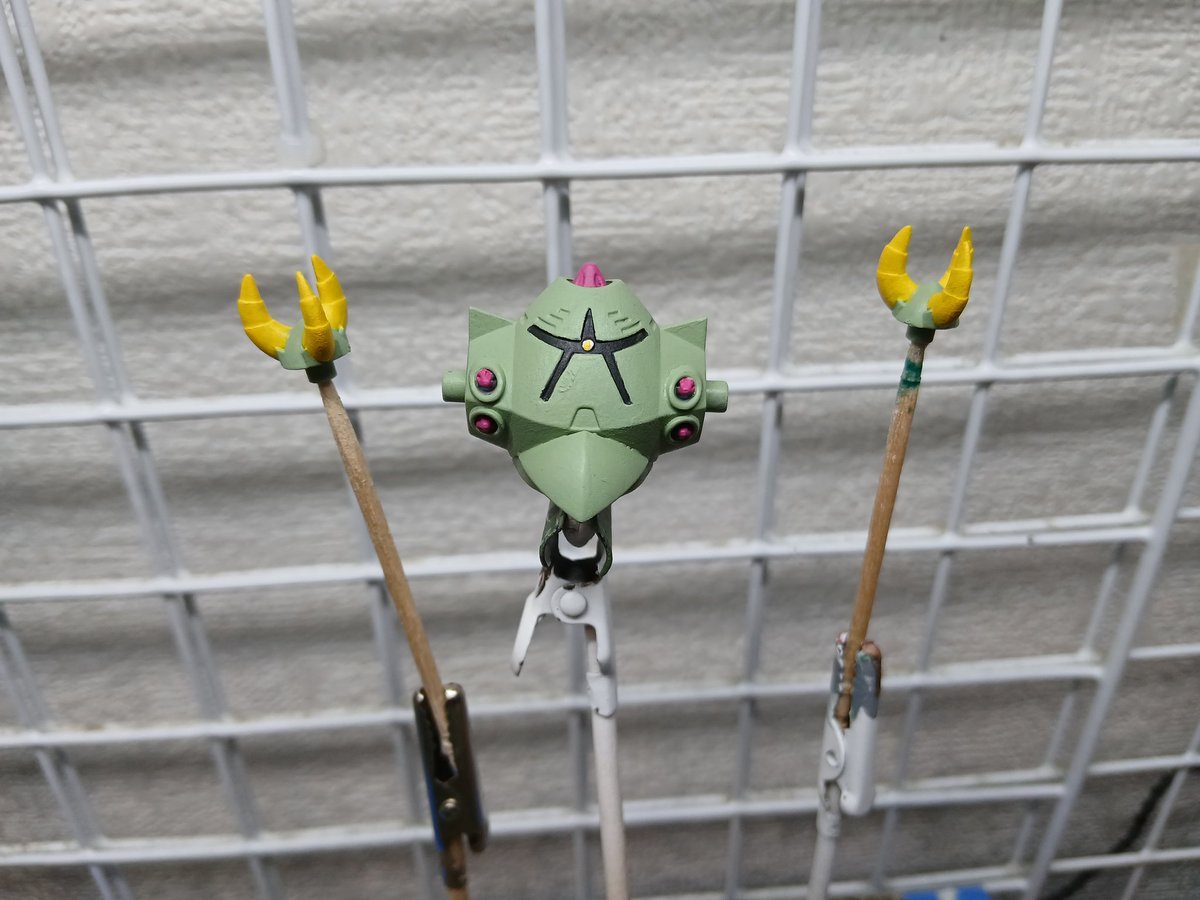 henshucho_j2021's tweet image. チョコサプの、ゾック制作。シタデルのコントラストで近似色がないので、取り敢えずベタ塗り、あと塗り分け。ナルンオイルでトーン落とし。各色に対する明るめの色で、エッジ中心にドライブラシ。
あとは明日、つや消しスプレーでコートして完成予定。
#チョコサプ
#ガンダム
#ゾック