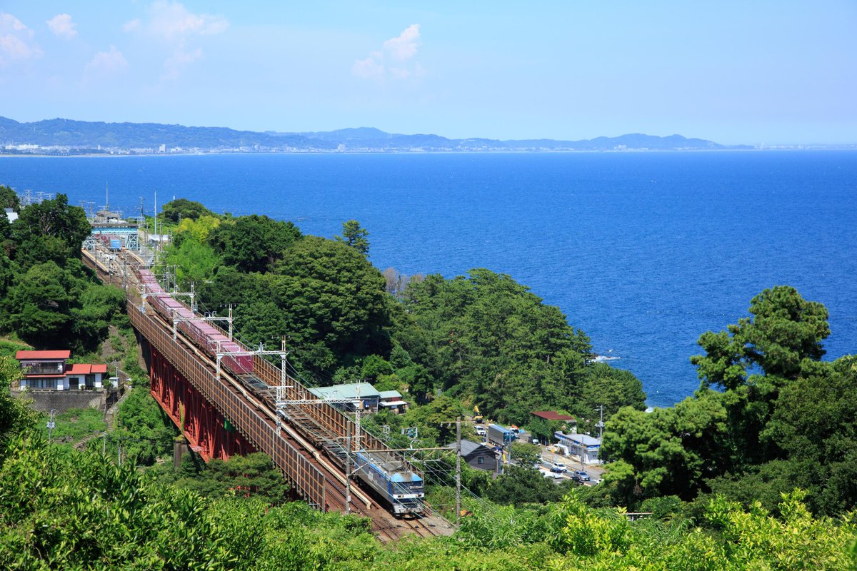 hiro_handa's tweet photo. Hot Summer Impression

EF210-146 ＊ Railscape 2025 Summer

Blog：https://t.co/jAI3v64Zoa

24,July,2025 / Tokaido Line

#EF210 #jrfreight #5075レ #白糸川橋梁 #相模湾 #夏空 #oceanview #summersky #Summer https://t.co/KeFYW9YgZq