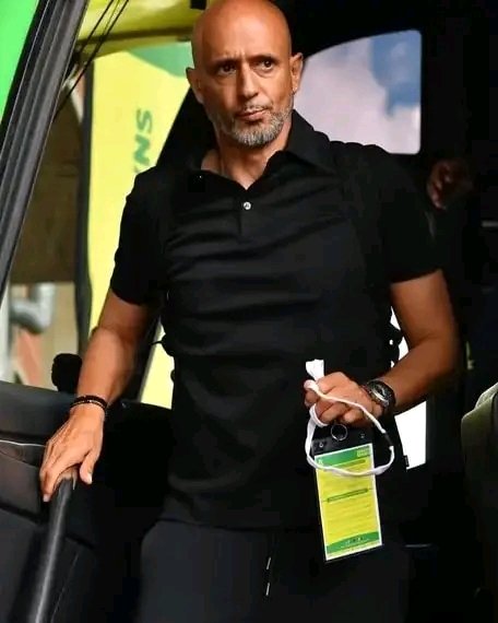 YELL0MAN's tweet image. This will be crucial season to assess Coach Cardoso at Sundowns.Being his 1st full season,itβs only fair he's given best resources to succeed for fair & accurate evaluation.He must be backed in getting players he want & must've freedom to release players who don't fit his plans.