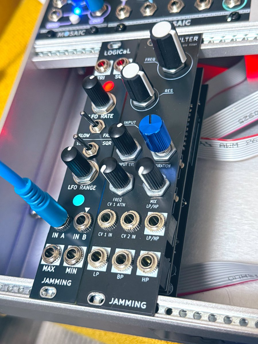 _tatata5's tweet image. 先日のPFMで買ったJAMMING @jamming0000 LOGICaL KIT。
でけたー‼️
日本語でここまでビルドガイド親切に書いてくれるところないと思う。DIYキットデビューしたい方やイベント行けなかった方はサイトから買えるよ⇩
jamming.base.shop
久々のスルーホールは足切るのだるいなと思いました🙂↕️