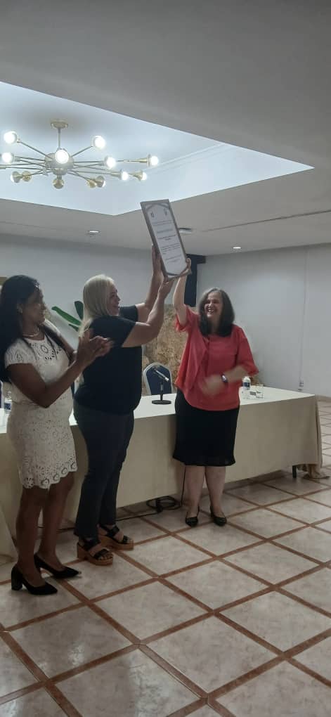 CubaMES's tweet image. 🇨🇺 ¡Felicitaciones al colectivo de la @esceg11 por alcanzar la condición de Excelencia Universitaria, reconocida por el @CubaSNTECD! Recibido por la rectora Dr. C. @mdelgado171064 🎉🏆 ❗

 ¡Sigan inspirando con su ejemplo de excelencia! 👏

ℹ️📷 #ESCEG
#Cuba #UniversidadCubana