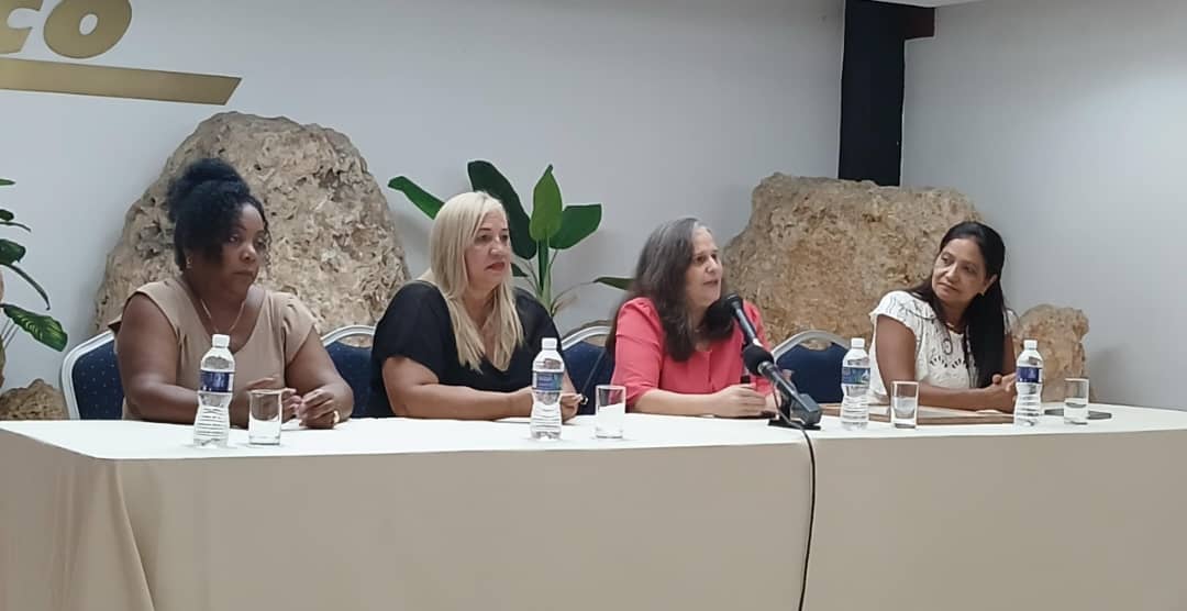 CubaMES's tweet image. 🇨🇺 ¡Felicitaciones al colectivo de la @esceg11 por alcanzar la condición de Excelencia Universitaria, reconocida por el @CubaSNTECD! Recibido por la rectora Dr. C. @mdelgado171064 🎉🏆 ❗

 ¡Sigan inspirando con su ejemplo de excelencia! 👏

ℹ️📷 #ESCEG
#Cuba #UniversidadCubana