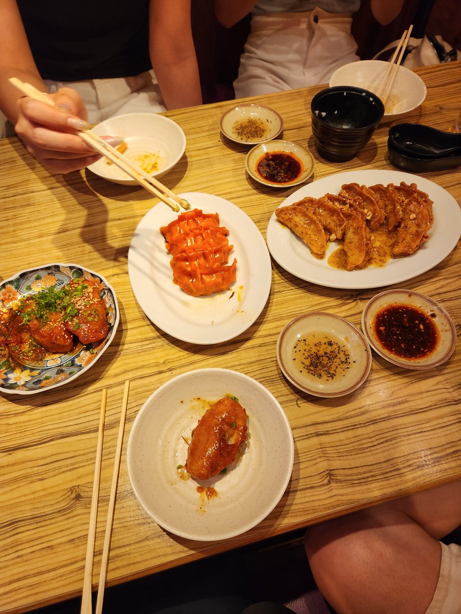 레슨 끝나고 시바라쿠에서 본디지도 하고 교자 먹으면서 맥주도 한잔하고