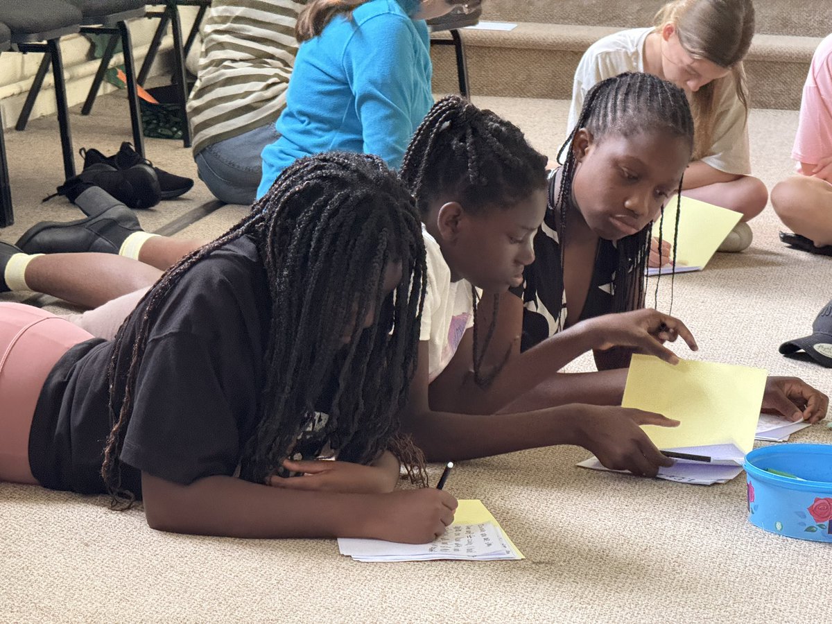 LeedsDYS's tweet image. This morning we began our Re-Entry session with Affirmations, thinking about building each other up and reflecting on our time in Narnia!
@ASCHC_COLLEGE @beckets_bkcat @StWilfridsCHS