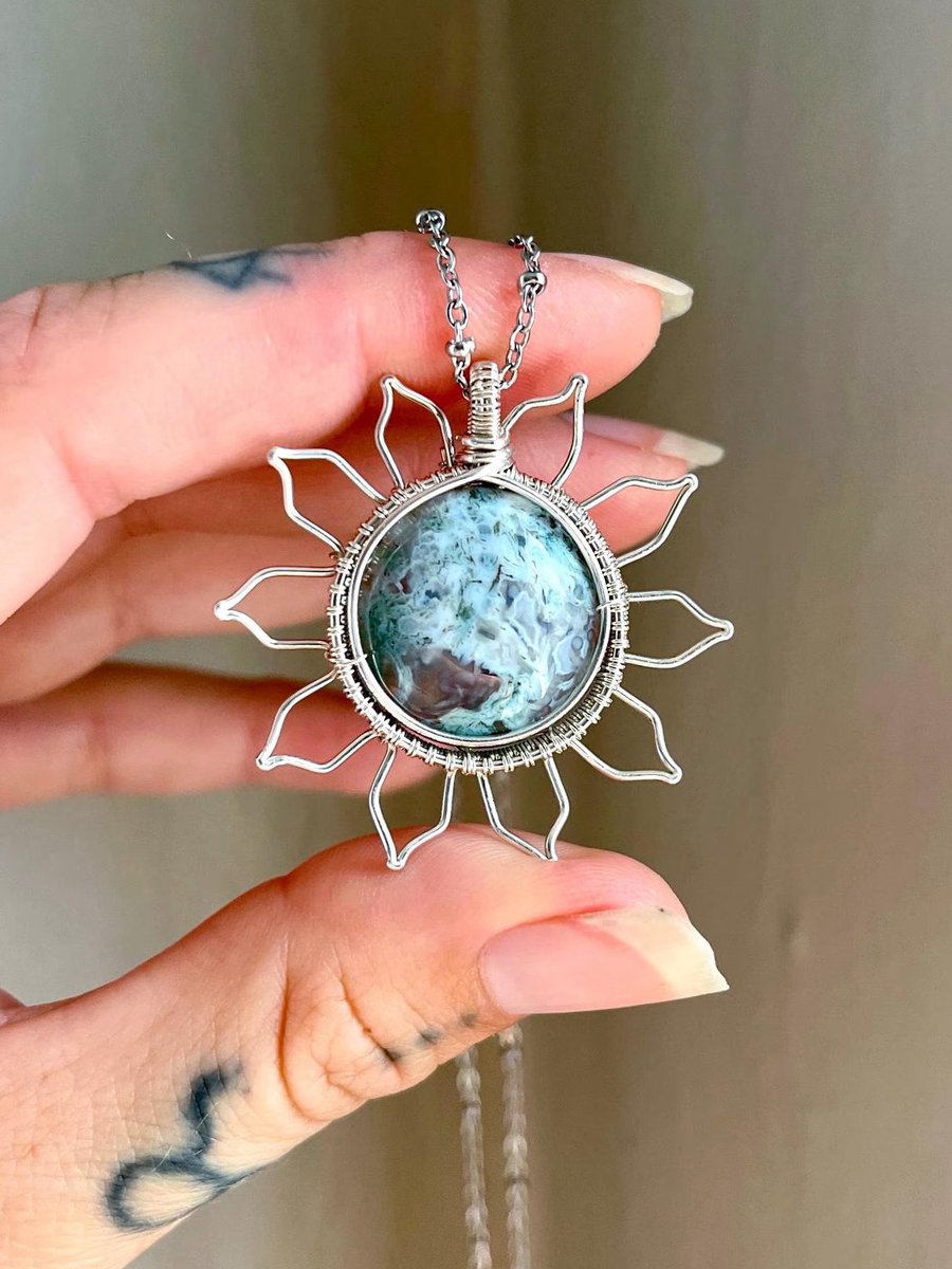 heidiswrapss's tweet image. Old stock vintage moss agate! I decided to wrap her up in sterling silver wire.🌿