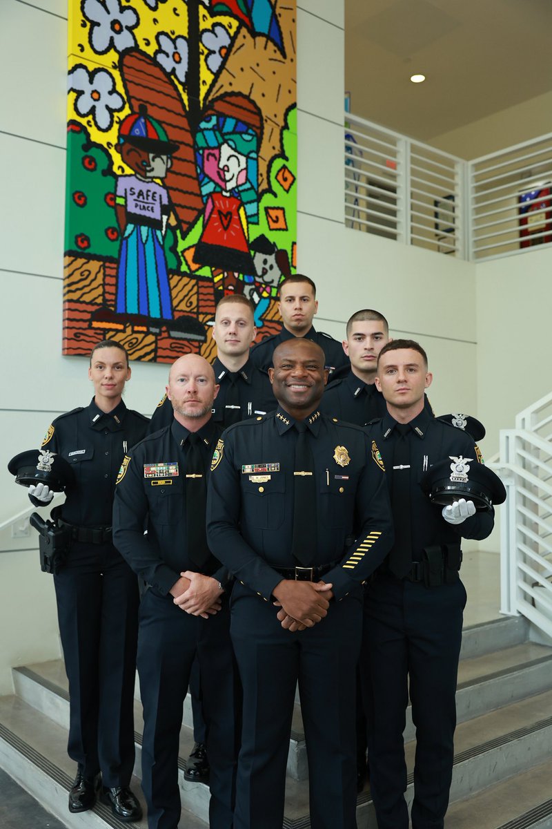 MiamiBeachPD's tweet image. Today marks a proud moment for MBPD as we welcome Officers Miona Mijalkovic, Edward Veliz, Cody Fairfield, Begzad Cosic, and Gabriel Marrero Diaz—the newest graduates of the prestigious Chief Clarence Dickson Police Academy.

These officers have demonstrated exceptional
