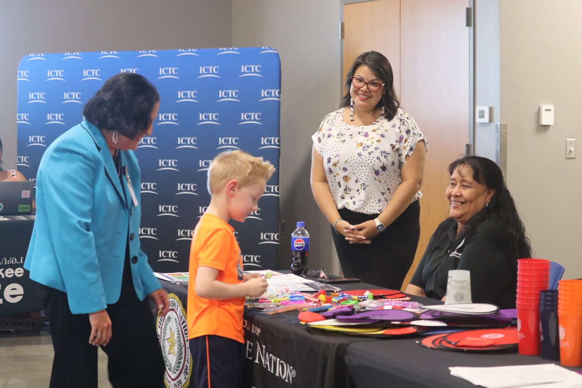 CherokeeNation's tweet image. It was a great day in Sallisaw for our Citizenship Registration & Photo ID Field Event at the Indian Capital Technology Center! 🪪💫
Learn more, including what to bring with you, here: loom.ly/6a3K1gQ