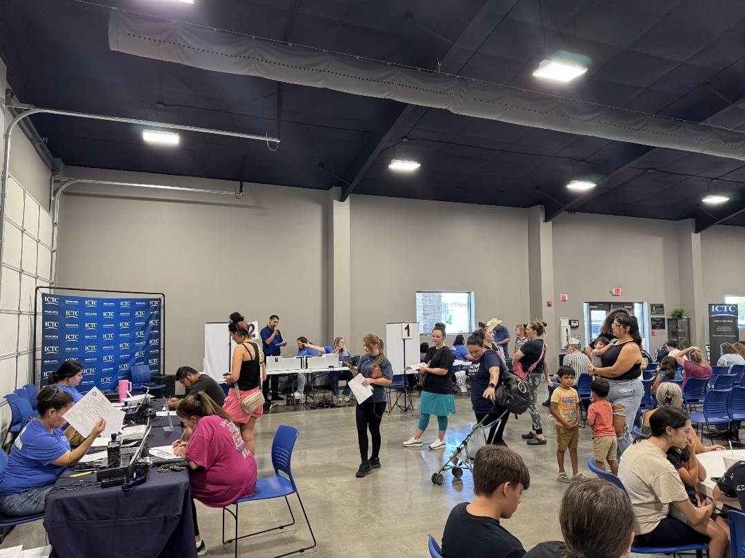 CherokeeNation's tweet image. It was a great day in Sallisaw for our Citizenship Registration & Photo ID Field Event at the Indian Capital Technology Center! 🪪💫
Learn more, including what to bring with you, here: loom.ly/6a3K1gQ